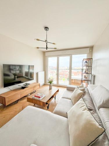 Quartier de Becon Apartment | 10 Minutes From Paris - Stunning Views - Scandi Zen Paris