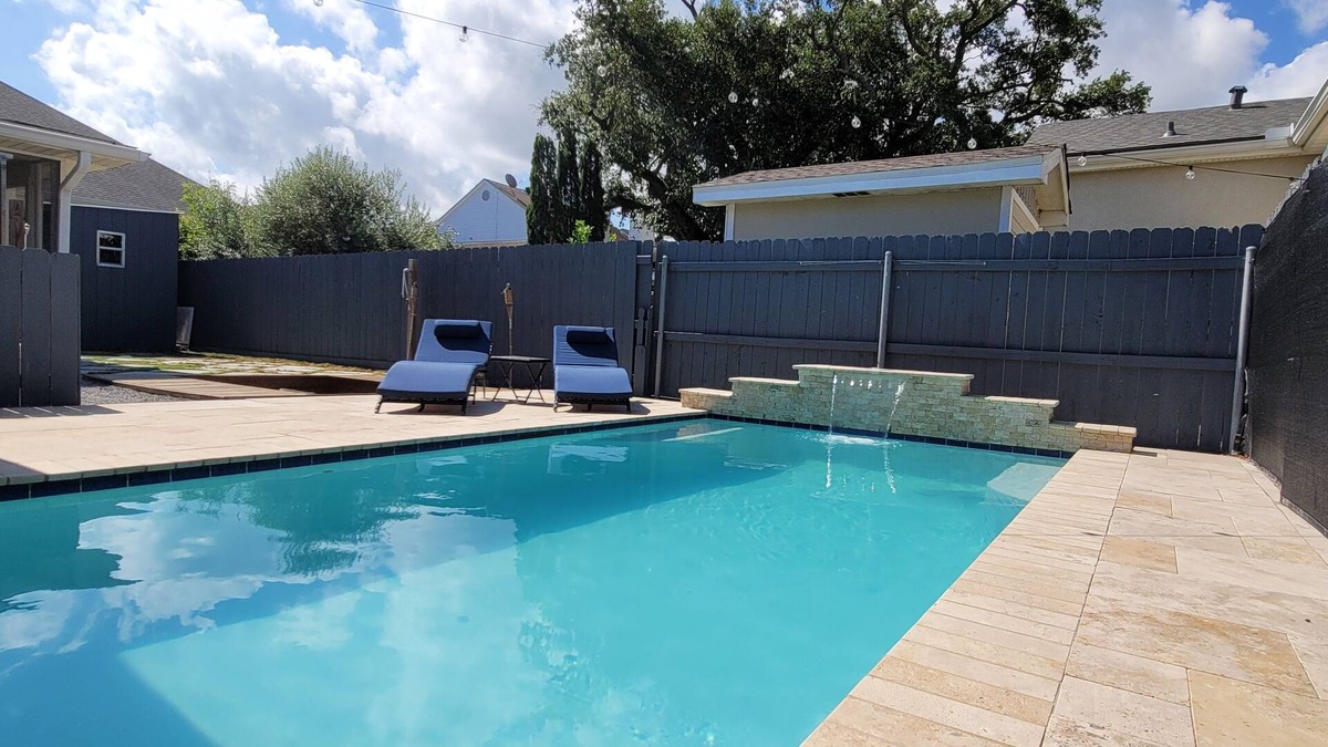 Lakeview House | 10 minutes from downtown w/pool and firepit
