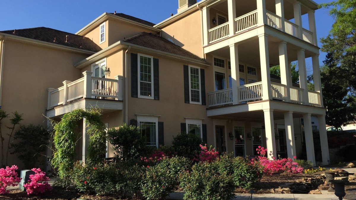 Marion House | 10 Minutes from Downtown Memphis - Southern Luxury in this Spacious Home