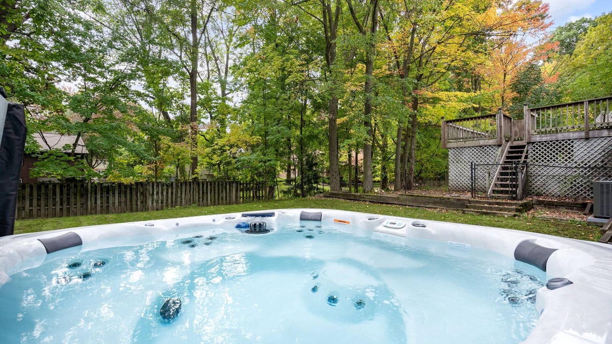 Wyoming House | 10 minutes from GR. High end retro retreat with hot tub, bar, and board games.