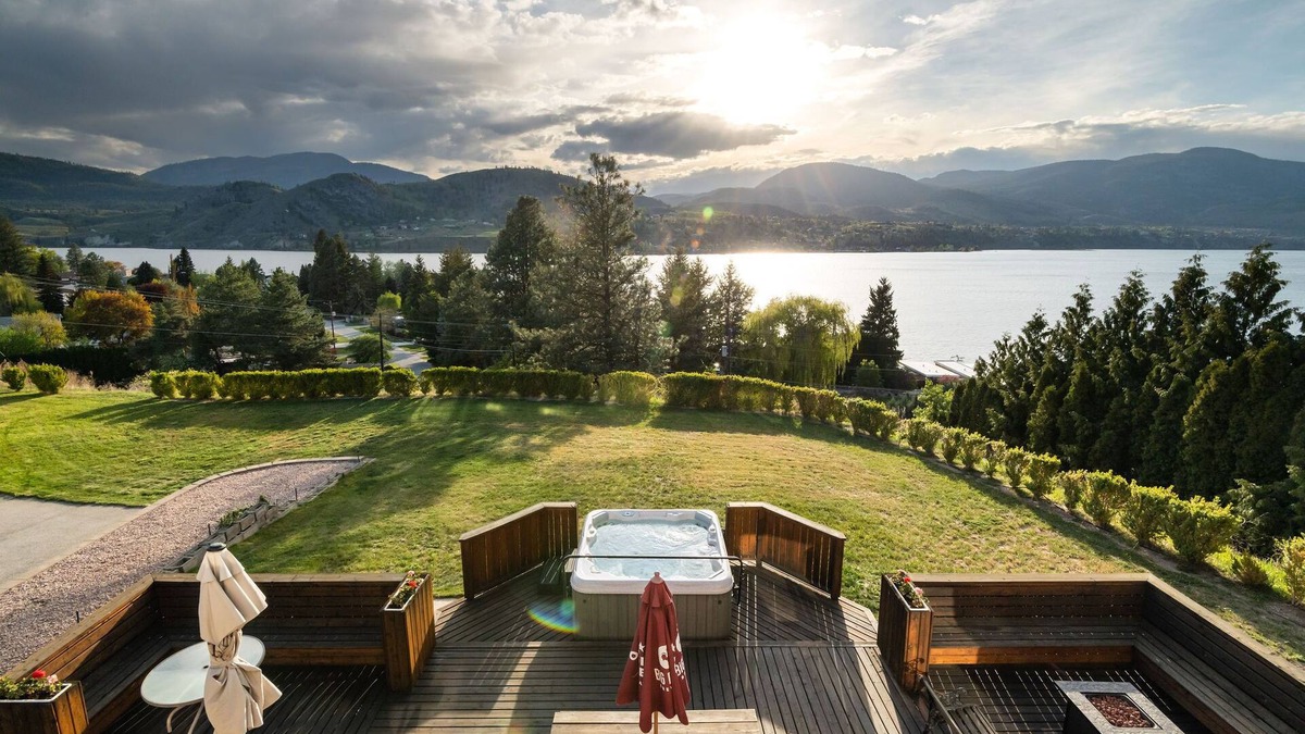 Okanagan-Similkameen House | 10 minutes from Penticton just off Skaha Lake, stunning views from Hot Tub!