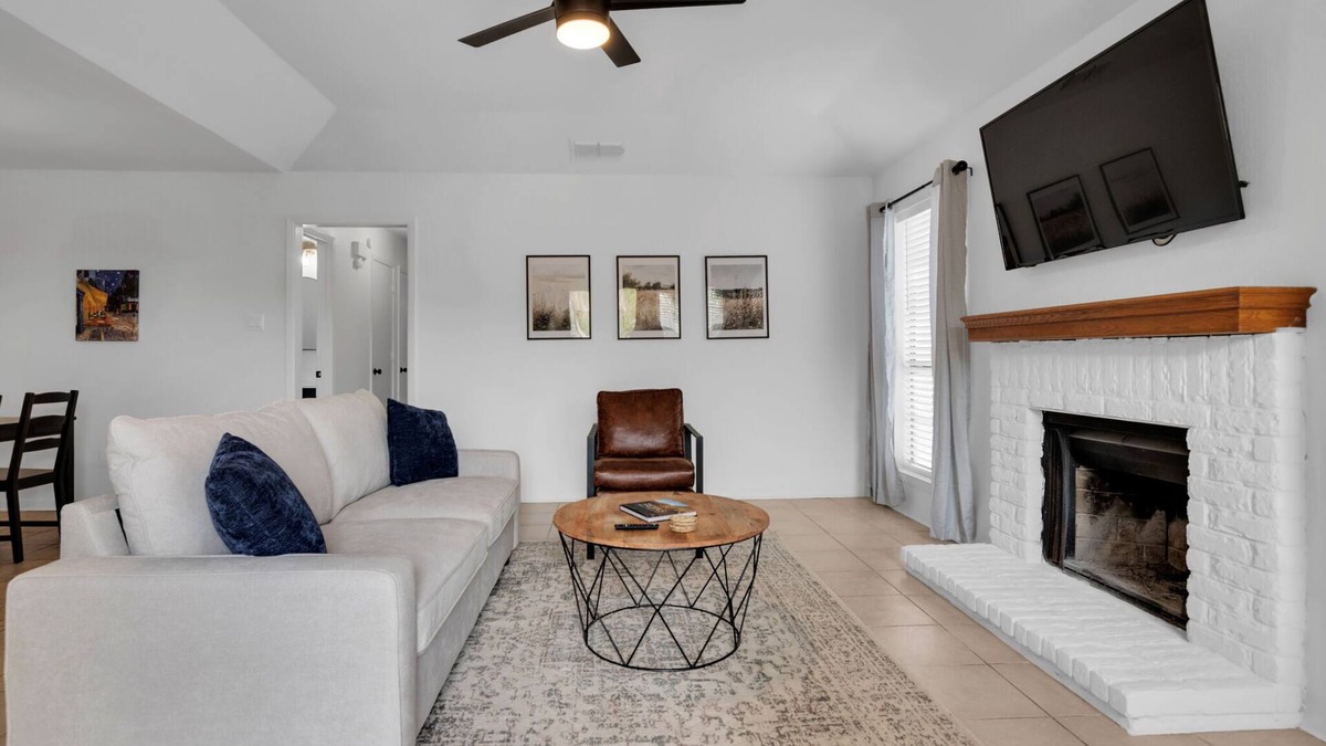 Fort Worth House | 10 minutes from the Stockyards! Remodeled home close to all Fort Worth offers!