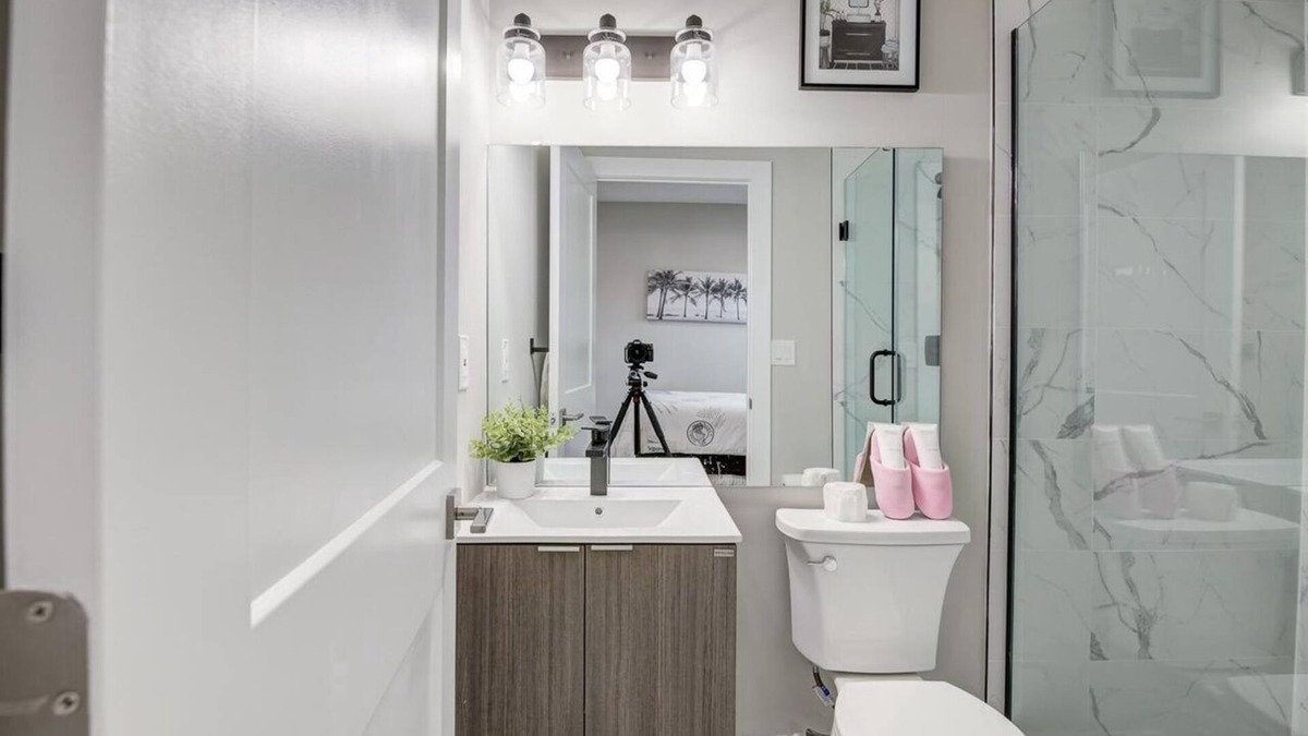 Northeast Condo | 10 minutes from the Downtown with lot of restaurants and at a walking distance