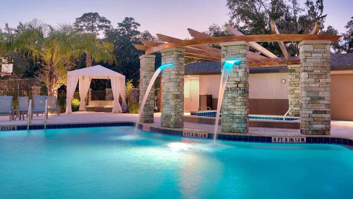 Gainesville Condo | 10 Minutes from U of Florida. Free Breakfast. Outdoor Pool & Hot Tub. Great for Small Groups!