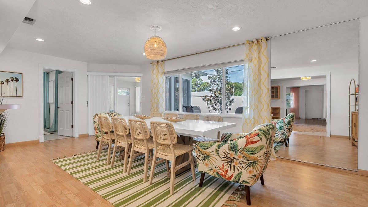 Greater Pinellas Point House | 10 minutes to beach & downtown, hot tub, quiet neighborhood!