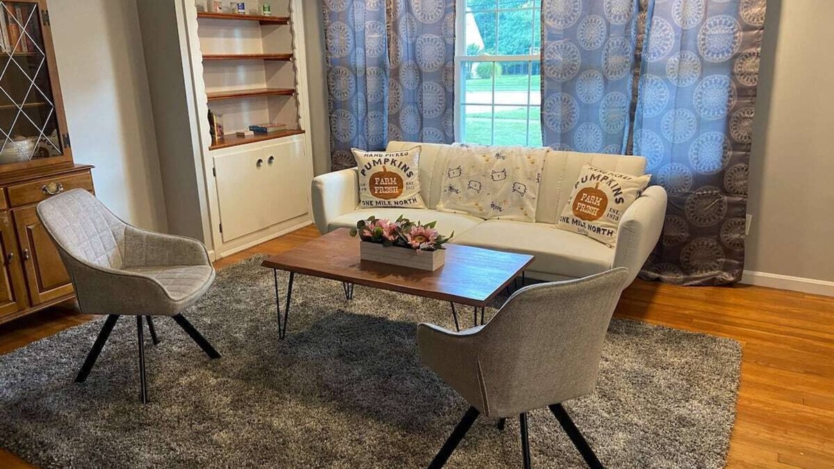 Parma House | 10 minutes to Downtown Cleveland - Entire 3B/1Bath Pets Allowed