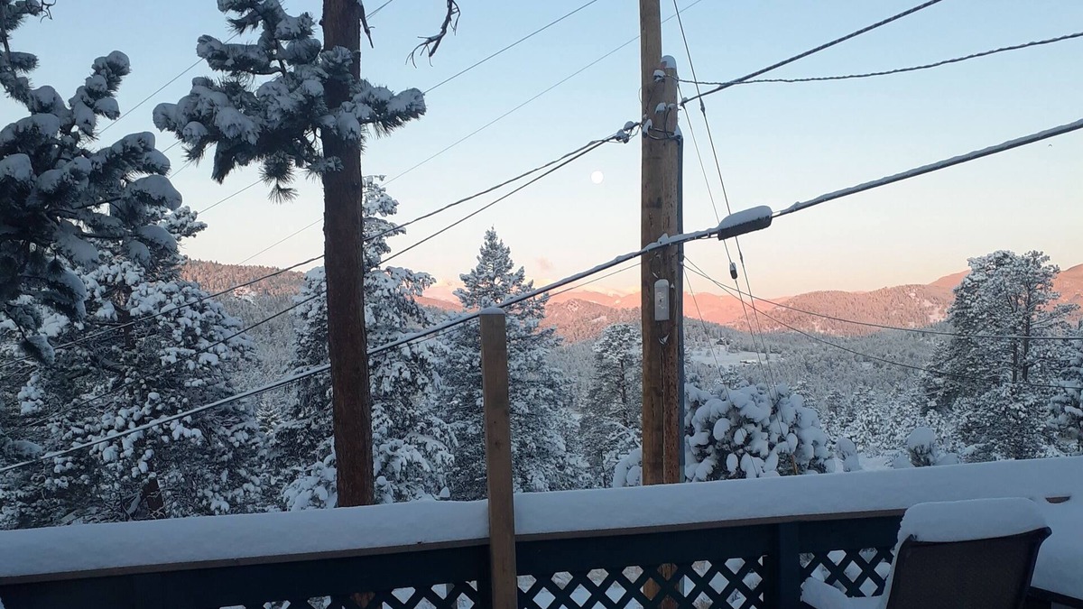 Evergreen Meadows Cabin | 10 minutes to evergreen lake and downtown evergreen and 20 minutes to red rocks!