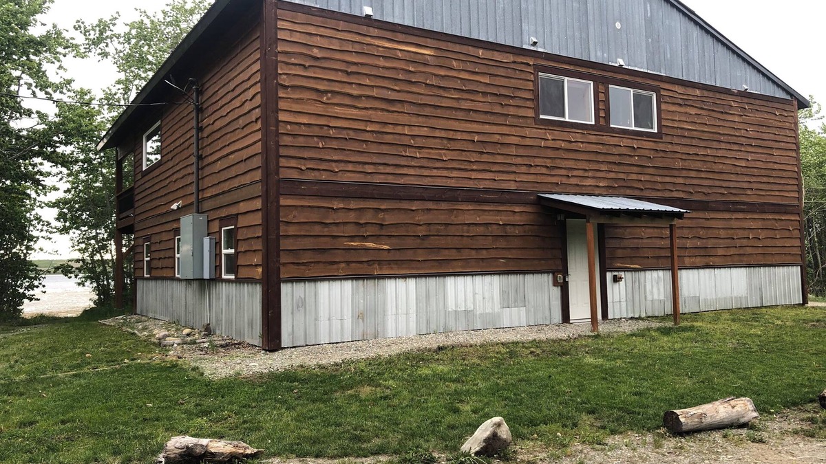 Babb House | 10 minutes to Glacier National Park! Central Eastside location for park access.
