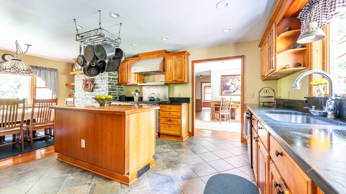 Hollowville House | 10 minutes to Hudson close to The Hill venue