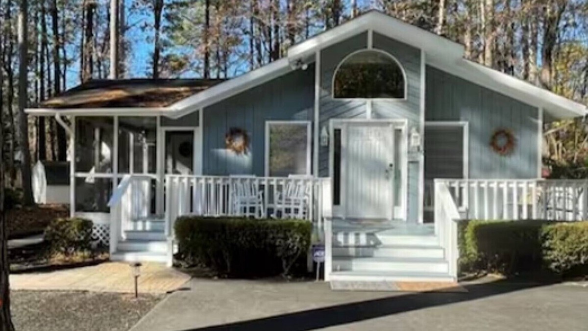 Ocean Pines House | 10 minutes to Ocean/beaches, stylish, inviting home on a quiet tree-lined street