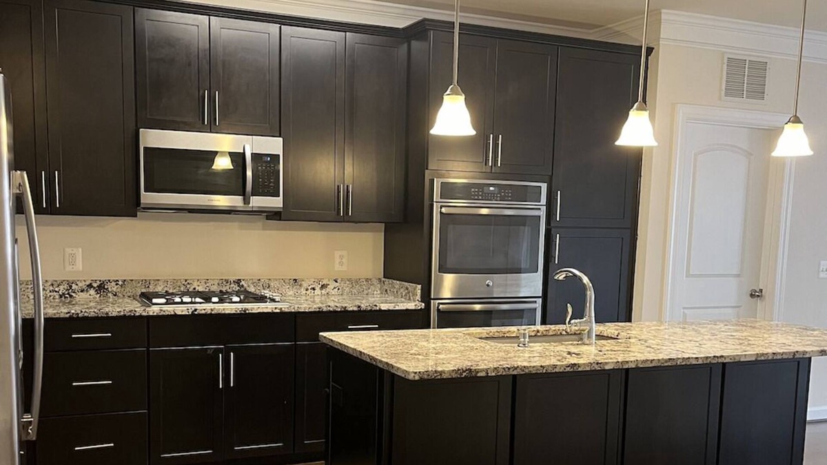 Oak Hill Apartment | 10 minutes to the IAD airport! Family sized condo with elevator & deck