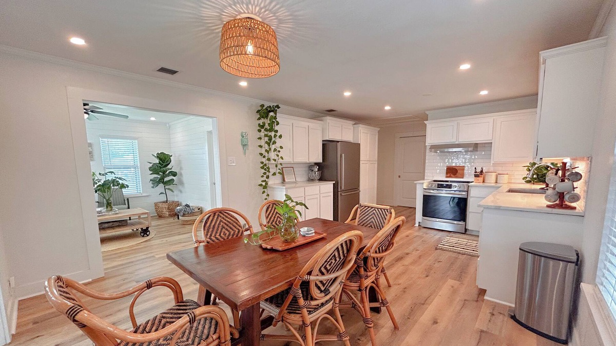 Portland House | 10 minutes to the Texas State Aquarium & Hurricane Alley Waterpark!