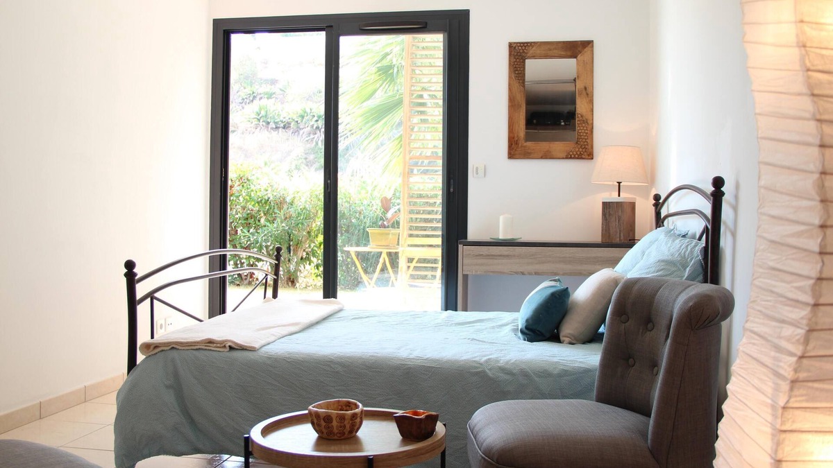 Saint-Laurent-du-Var Bed & Breakfast | 10 MN FROM NICE AIRPORT, SEA VIEW, CONTINUED ON TERRACE AND GARDEN