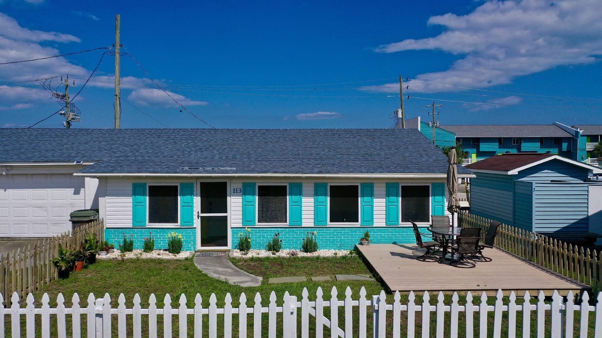 Kure Beach House | 10% Off Aug + Sept! Adorable Beach Cottage,1 Block from Kure Beach Pier, Dog Friendly, Fenced
