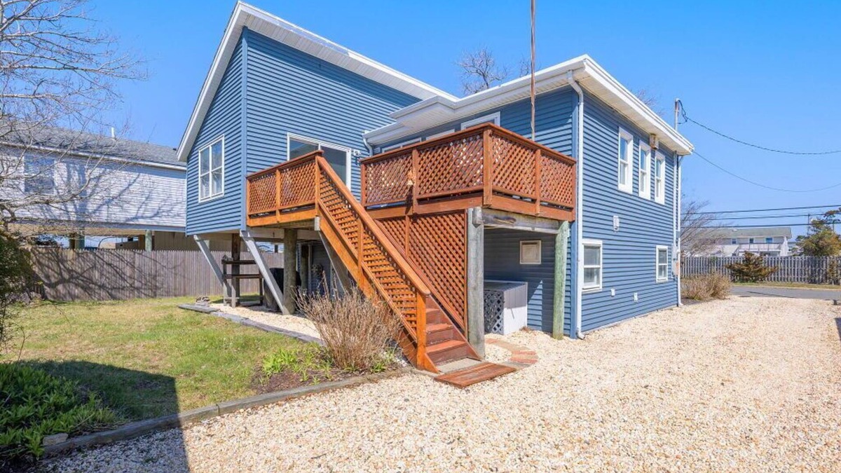 Ship Bottom House | 10%Off First 3 bookings!nInviting Ranch Home Just Minutes Walk from the Beach!