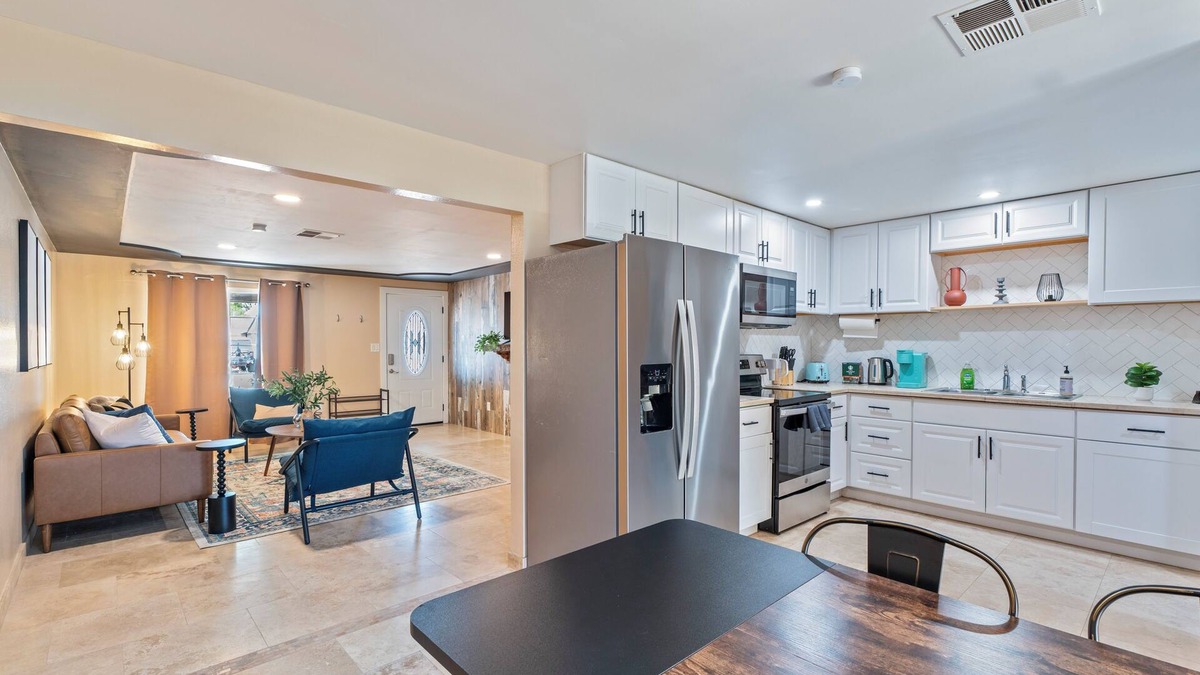 Maryvale House | 10% Off Weekly - Charming 3-bedroom house in sunny Phoenix