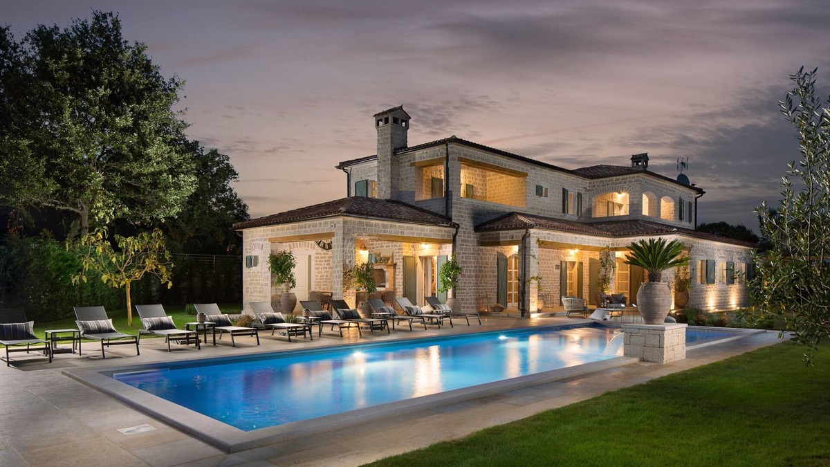 Korenici Villa | 10 people,pool,garden,barbecue,air-conditioned, loungers,open-air fitness,sports