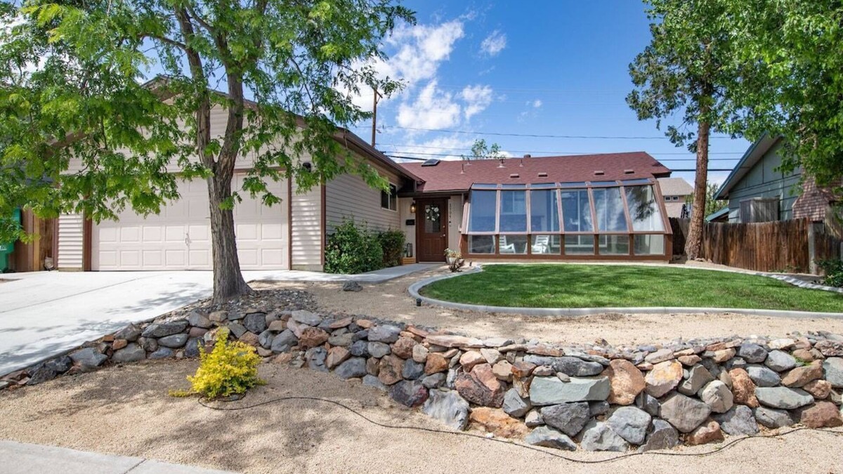 West University House | *10 Percent Off*~RenoRetreat~UNR~Events~Downtown