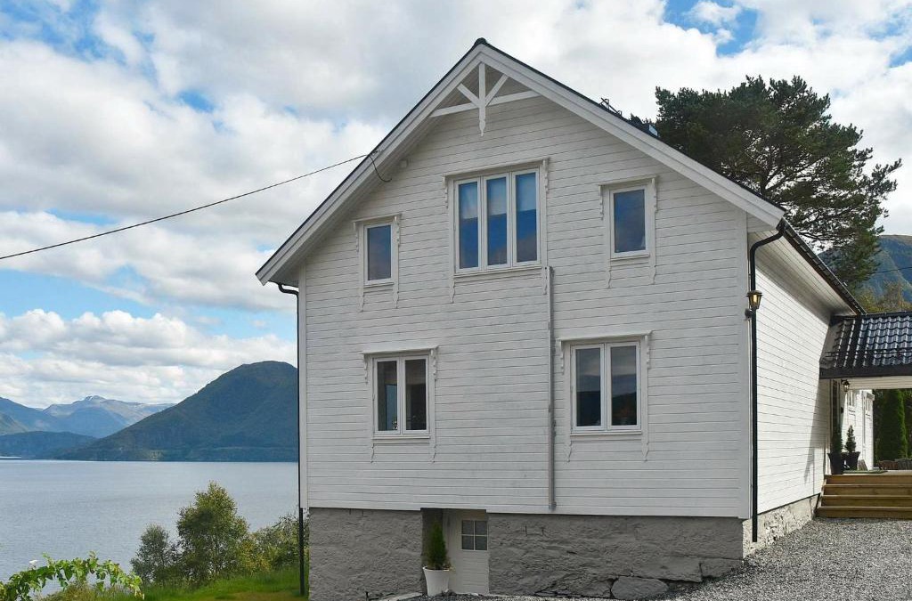 Volda House | 10 person holiday home in Folkestad