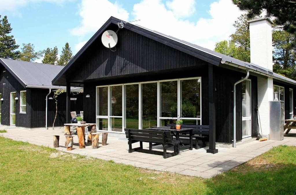 Mosevra House | 10 person holiday home in Oksb l