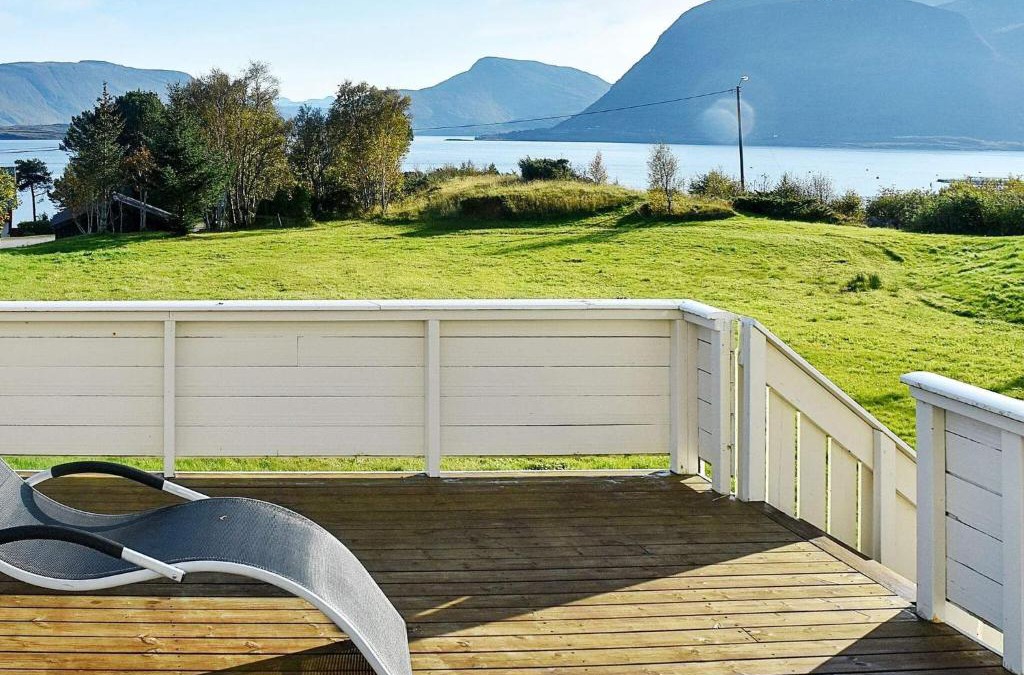 Midsund Municipality House | 10 person holiday home in MIDSUND