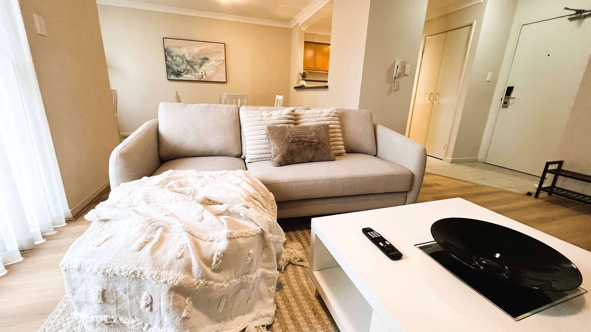 Perth Central Business District Apartment | 10 Relaxing Resort Pkg+Pool+Gym 2BR 2BA
