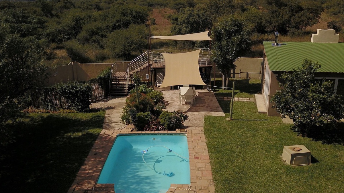 Hammanskraal Villa | 10 sleeper luxury home in the heart of a Big 5 Game Reserve. No loadshedding!