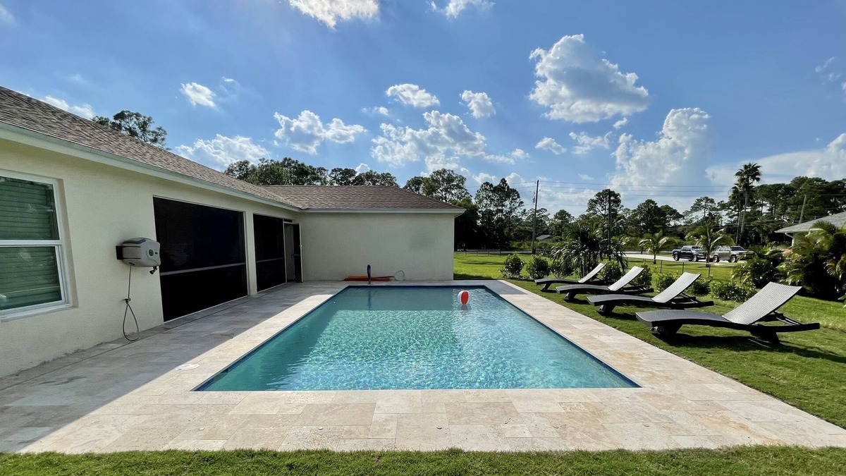 Hunt Club Villa | 10 Sleeps, Brand new 5 bed-3 bath Villa w/new HEATED POOL, BBQ, 5mn Golf Course