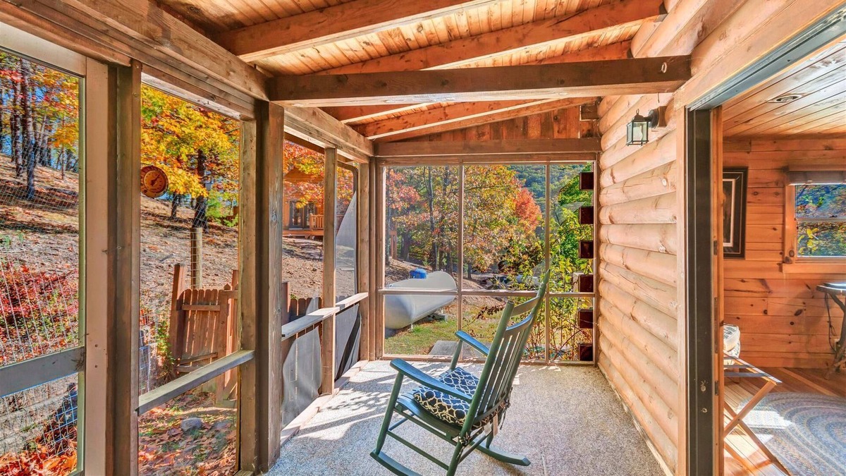 Cabins House | 10) Spruce Knob Room