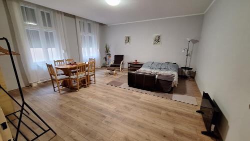 Esztergom Apartment | 100 Éves Ház
