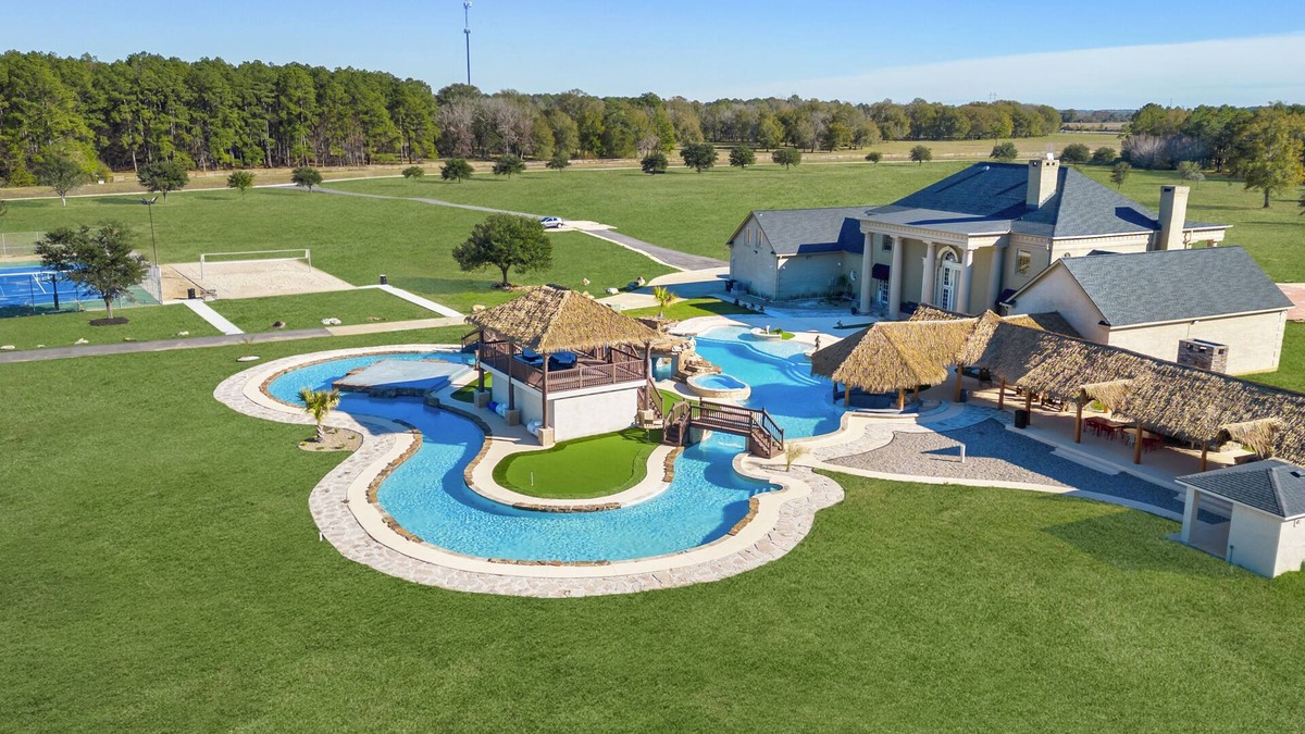 Voth Other | 100+ acres sleeps 30, pool, lazy river, hot tub, bball, tennis, and more