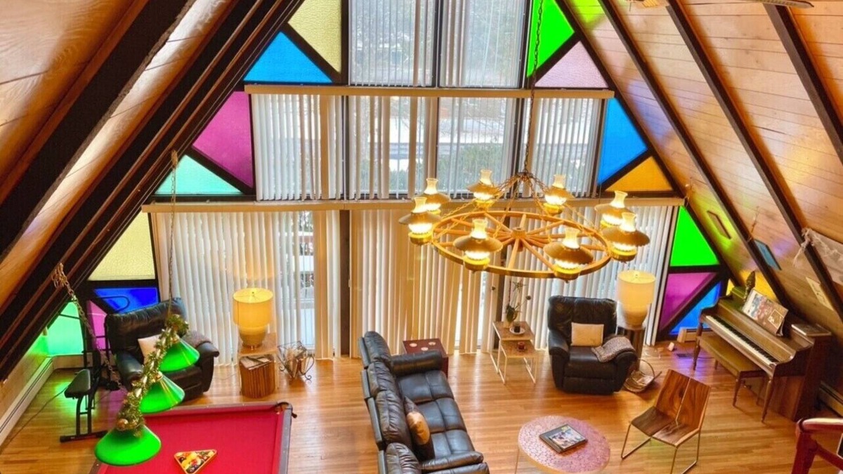 White Haven Ski Chalet | 100 ft to Lake & Beach💥Huge Yard💥Hot Tub💥Fast Wi-Fi💥Piano💥Dogs Stay FREE