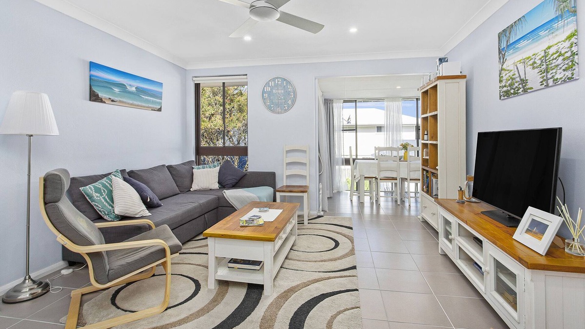 Thirroul Apartment | 100 m to Thirroul Beach, play park and Olympic pool