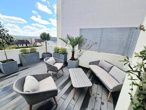 Suresnes Apartment | 100 m² Apartment ∙ 2 bedrooms ∙ 4 guests