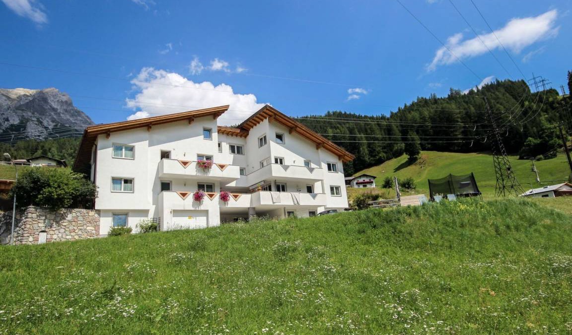 Flirsch Apartment | 100 m² Apartment ∙ 3 bedrooms ∙ 6 guests