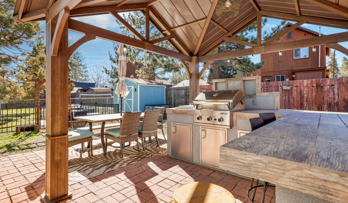 Big Bear City Cabin | 100 m² Cabin ∙ 2 bedrooms ∙ 6 guests