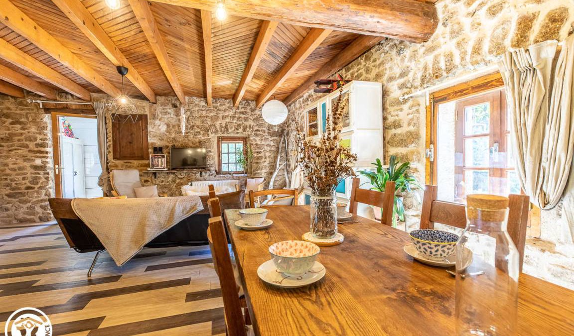 Saint-Antheme House | 100 m² Gîte ∙ 3 bedrooms ∙ 9 guests