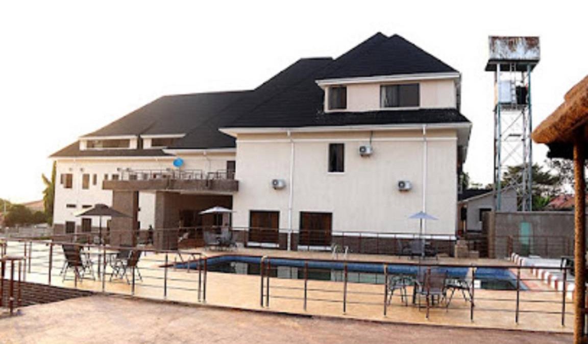 Elu Hotel | 100 m² Hotel ∙ 3 bedrooms ∙ 12 guests