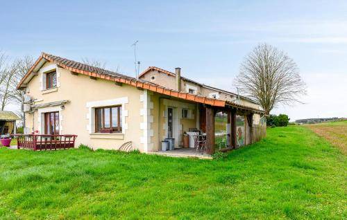 Scorbe-Clairvaux House | 100 m² House ∙ 3 bedrooms ∙ 9 guests
