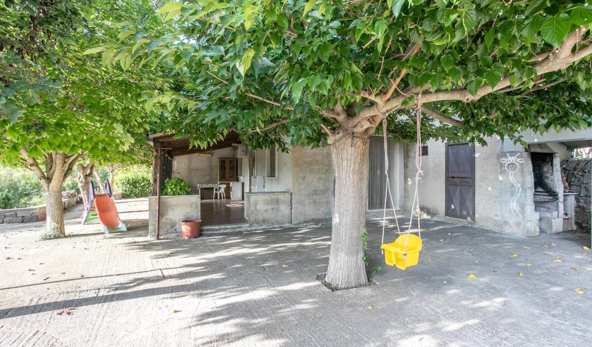Monterosso Almo House | 100 m² House ∙ 2 bedrooms ∙ 5 guests
