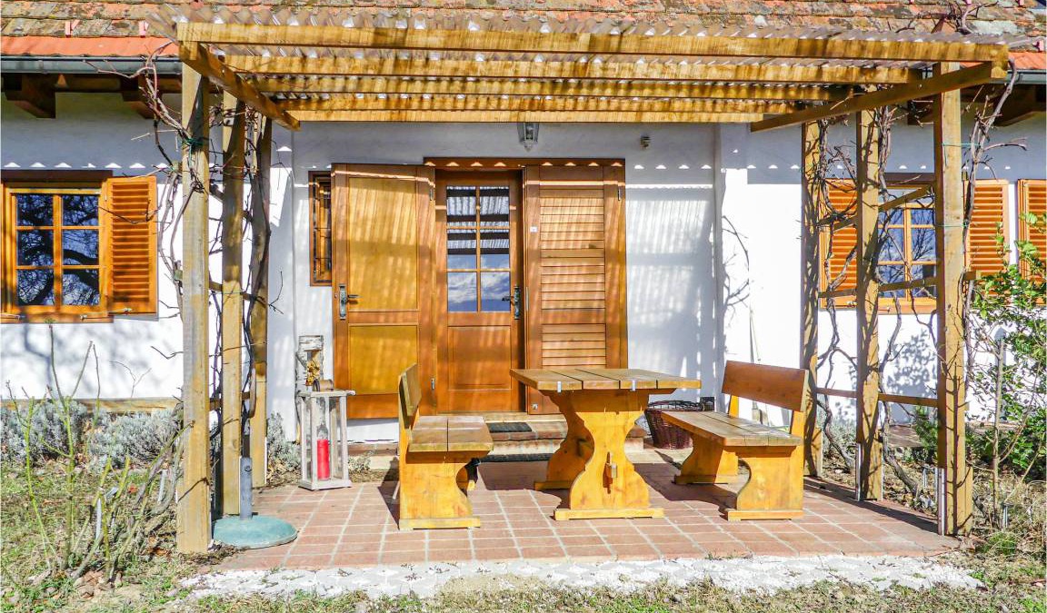 Strem House | 100 m² House ∙ 2 bedrooms ∙ 6 guests