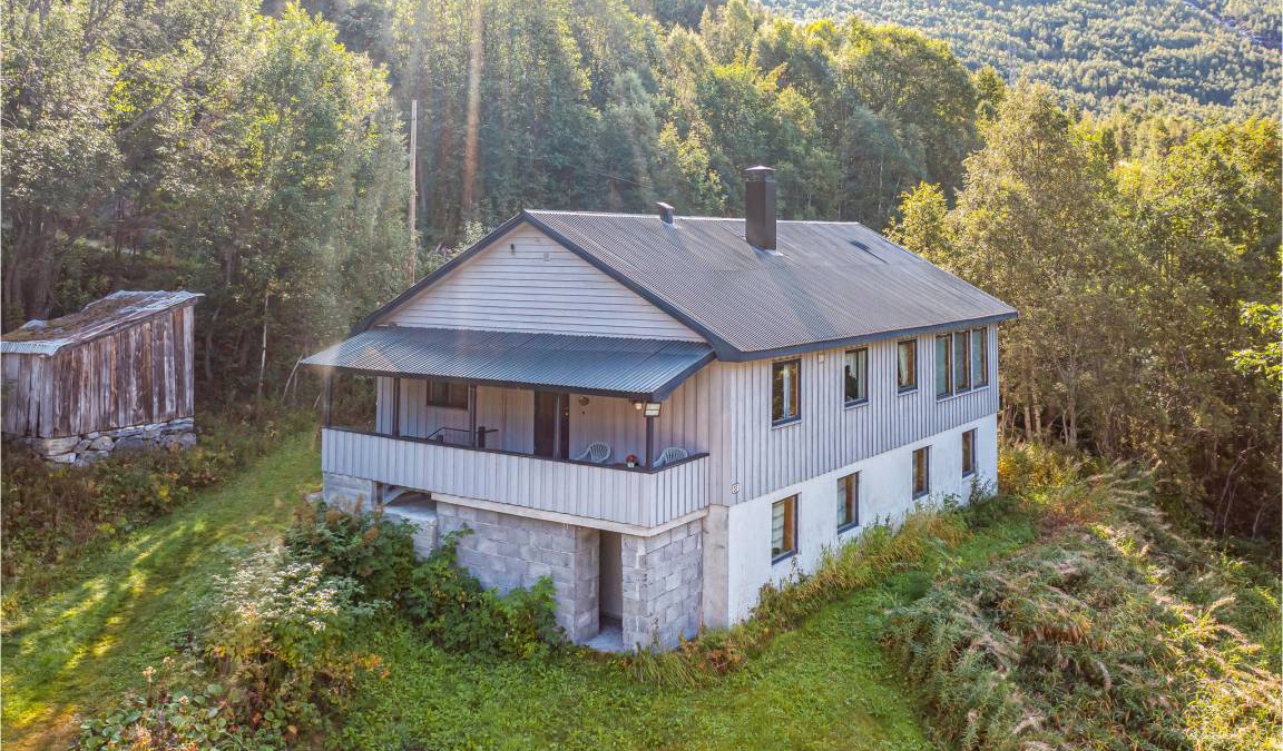 Luster House | 100 m² House ∙ 3 bedrooms ∙ 4 guests