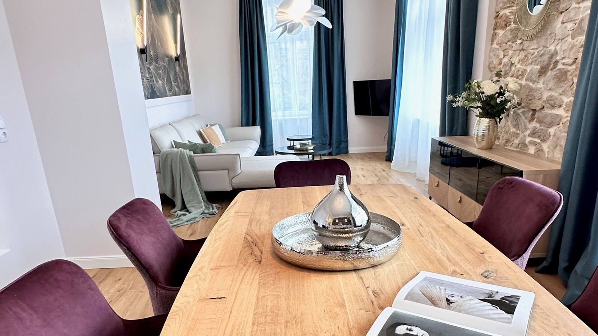 Badenweiler Villa | 100 m² luxury apartment suite/Villa Gloria Badenweiler/2 separate bedrooms
