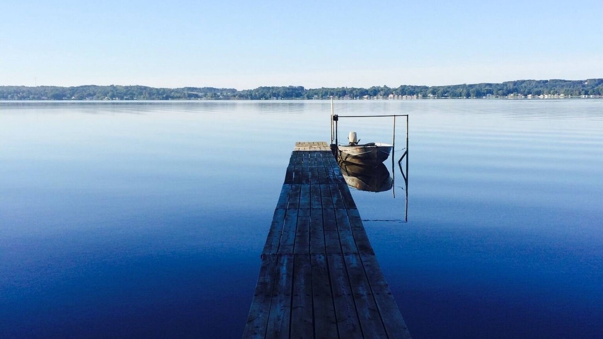 Bear Lake Cottage | 100' Prime Lakefront w/sandy lake bottom - updated cottage w/dock/boats/bikes