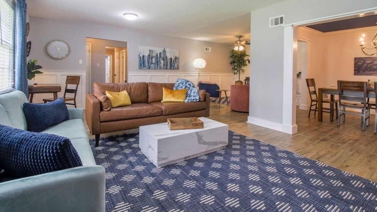 Savannah House | 100" Projector, Marsh Views, Full Coffee Bar, Pool/Ping Pong Game Room