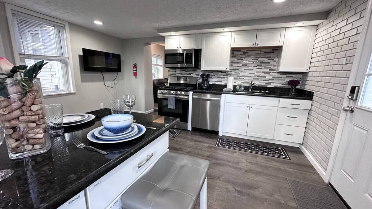 South Shore House | 100% renovated House 8 minutes to downtown