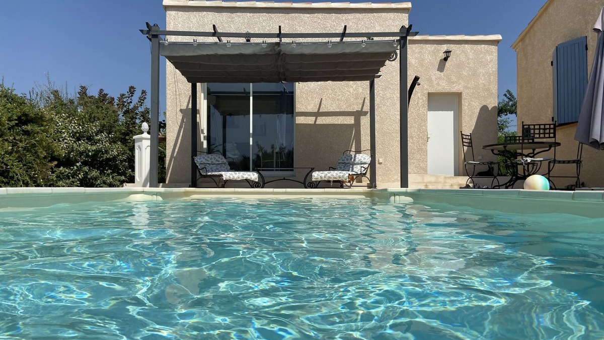 Violes Apartment | 100% self-contained studio at the foot of the Dentelles de Montmirail