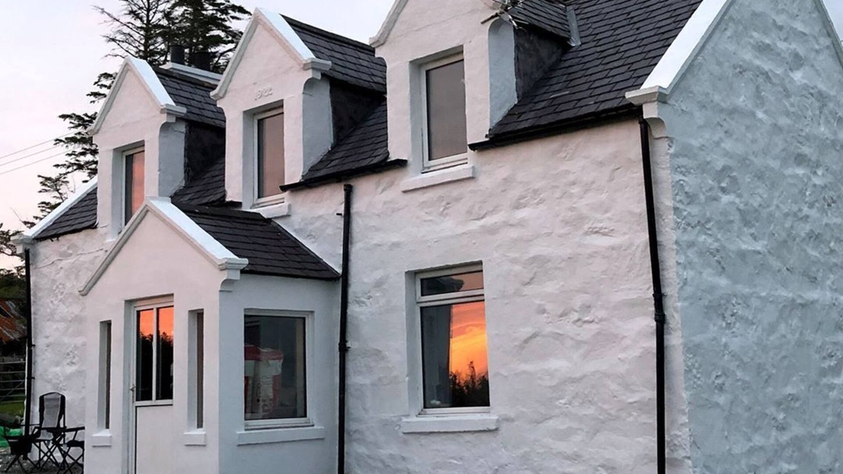 Kingsburgh House | 100 year old Renovated Cottage in North Skye
