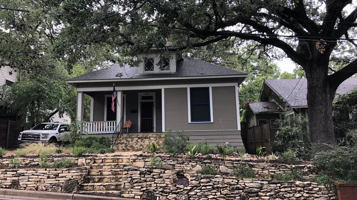 Westfield House | 100-year old bungalow in the heart of the City, walking distance to Zilker Park!