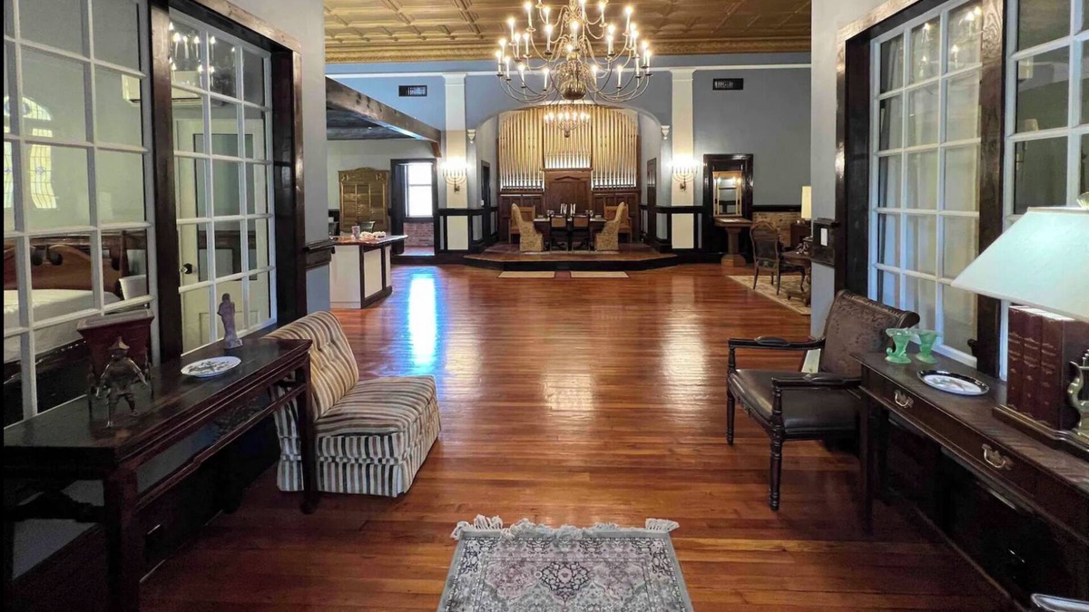Bainbridge House | 100-Year-Old HISTORIC DOWNTOWN Building Spacious, Elegant, Comfy, Pet Friendly